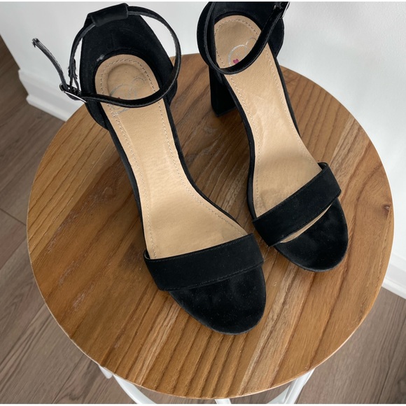 Black Heels - Size 7 - Picture 2 of 3